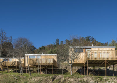 Cabañas de madera en la naturaleza